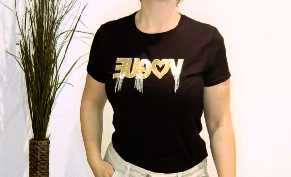 Camiseta Vogue Negra